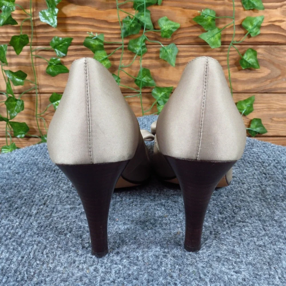 BP. Fabulous Women‎ Heel Size 7.5 Formal Evening Peep Toe Bow Champagne Fabric